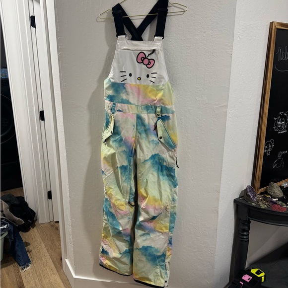 686 X Hello Kitty Women's snow bib - Picture 4 of 7